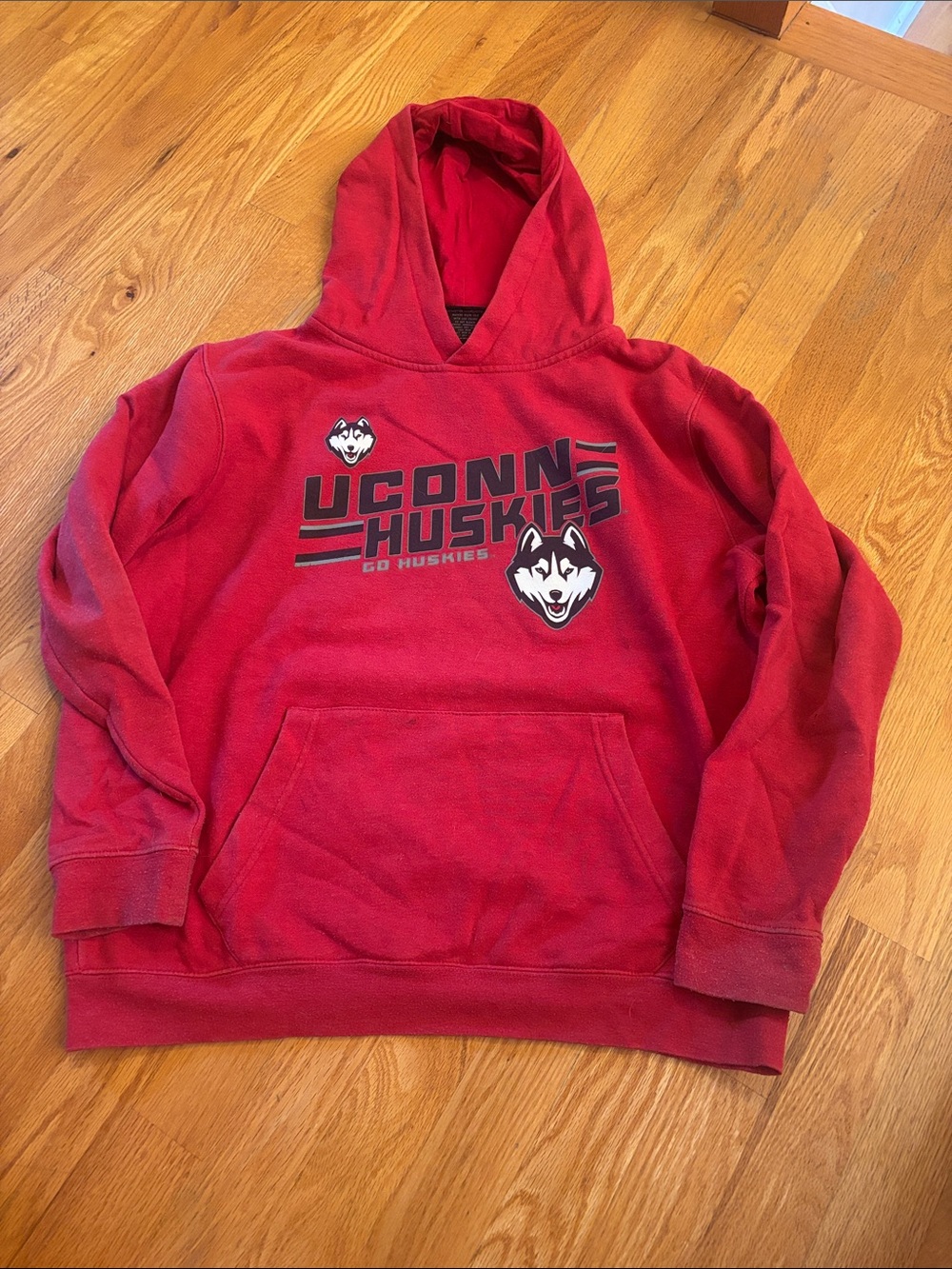 UConn Huskies Red Hoodie with Mascot Logo (Size L)